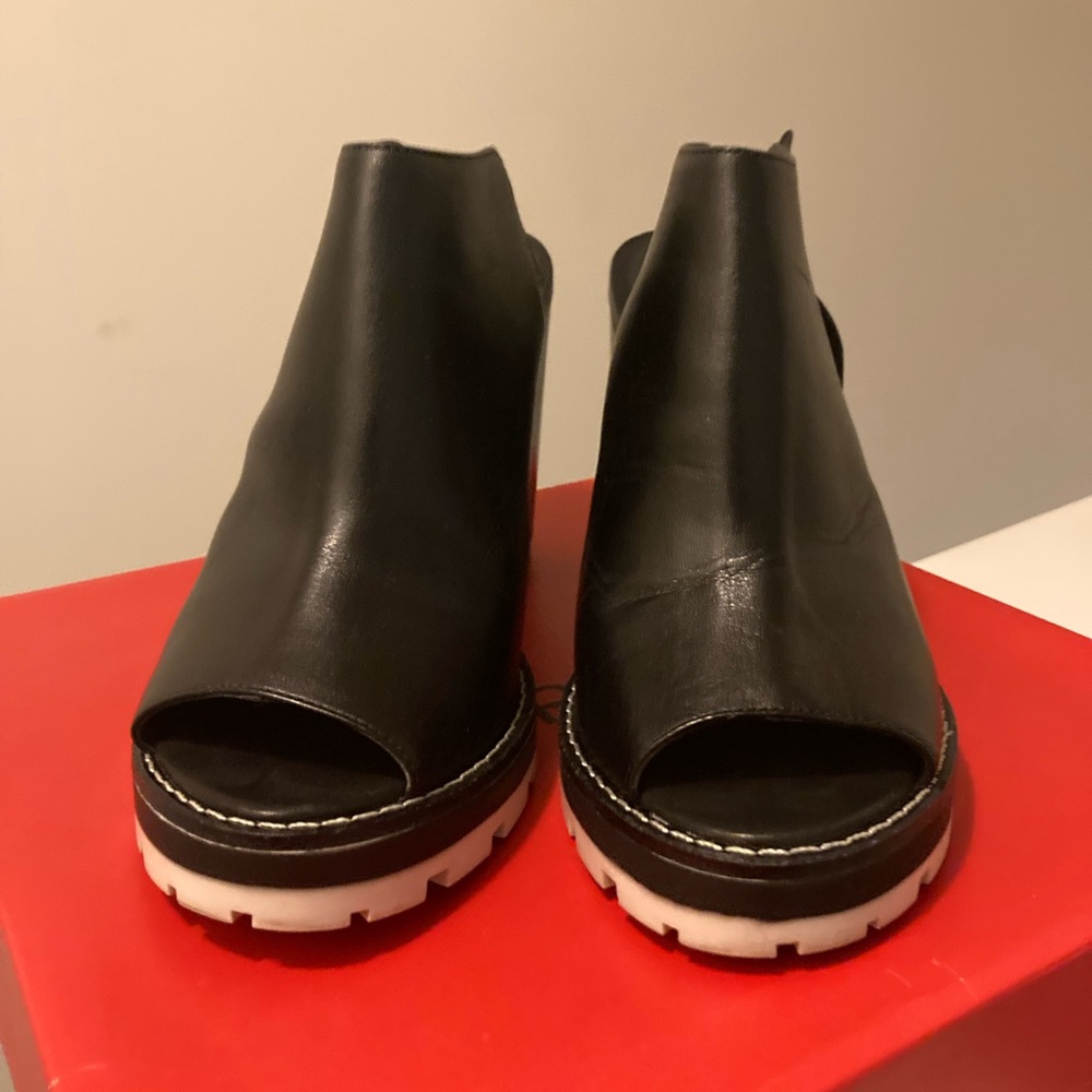 Black Chunky Heel Mules With Open Toe - image 3